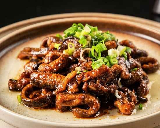 Shredded Eel W. Scallion In Hot Oil 江南响油鳝丝